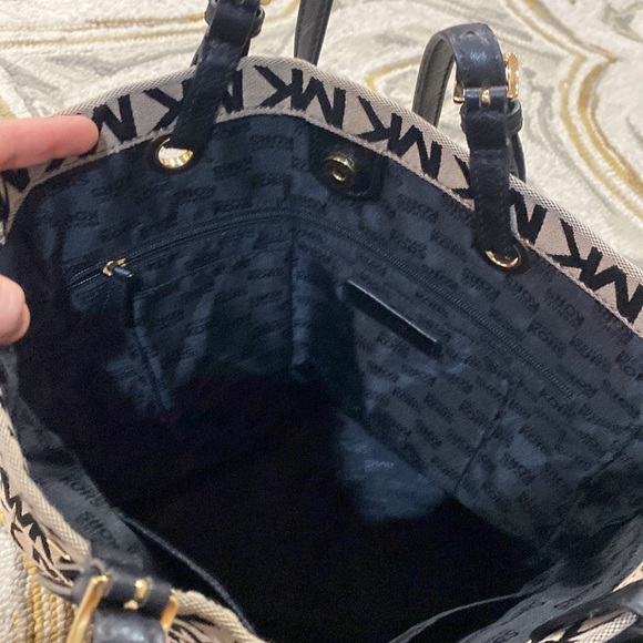 ๐ Michael kors EUC jet set xl gray black tote bag ๐ - Picture 11 of 13